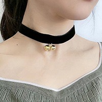 벨벳 방울 초커
